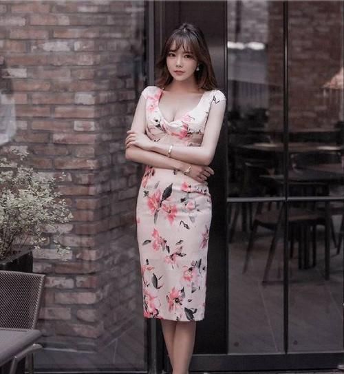 美女|美女小姐姐穿搭，西装外套搭配牛仔短裤，魅力十足！
