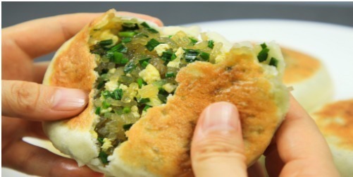 一碗面粉,一盆素馅,不用蒸,快速做蓬松柔软发面馅饼,好吃极了