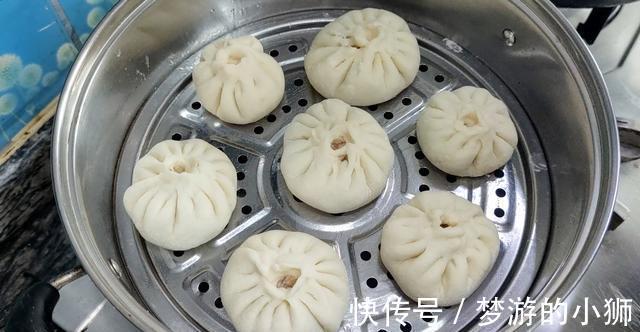 好吃|肉包子这样做太好吃了，学会这样调肉馅，包子松软鲜香，好吃解馋