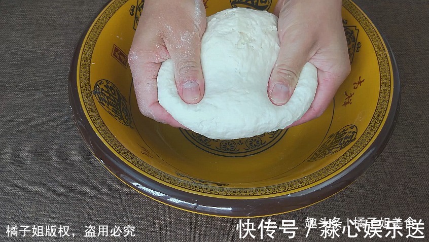 西红柿|面片新做法,根本不用擀面,一扯一拉就做好,鲜美可口太过瘾了