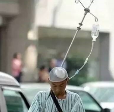 |幽默段子： 小舅子说出租房隔音很差，睡到后半夜，总能听到……