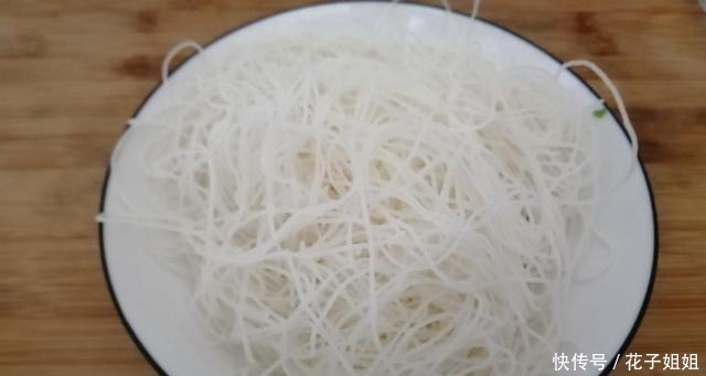 在家里炒米粉,为什么没有路边摊好吃,加这样比它好吃百倍