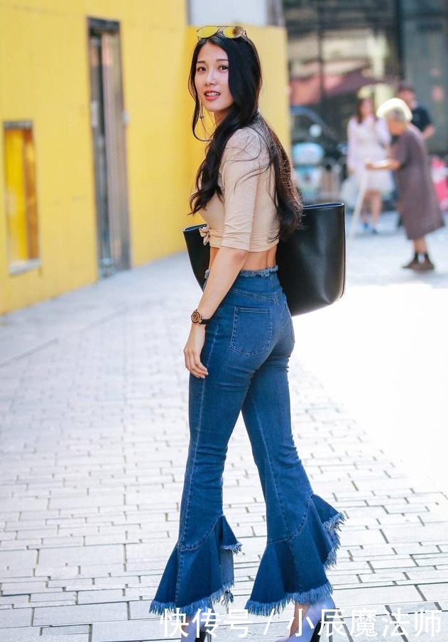 “腿粗”不知道穿什么,喇叭腿牛仔裤绝对显瘦又有范儿时尚又潮流