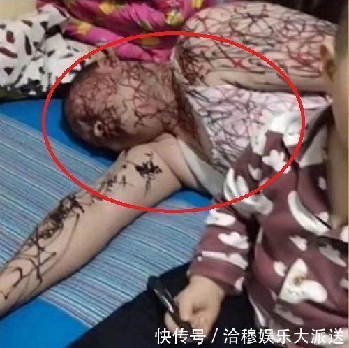 宝爸|“我爸三天没打我了!”2岁宝宝在宝爸身上画画,网友:艺术家啊