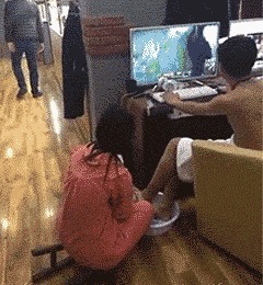 |搞笑GIF：老婆太厉害了 她说这样晾衣服干的比较快