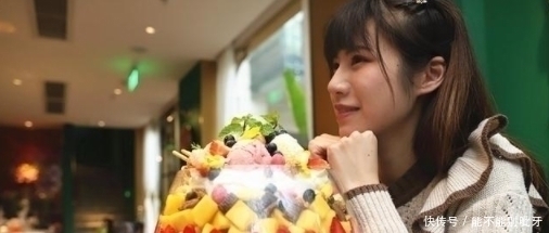 上桌|朋友请吃冰淇淋,却只点了一个,都想扭头走,端上桌后“傻眼”了