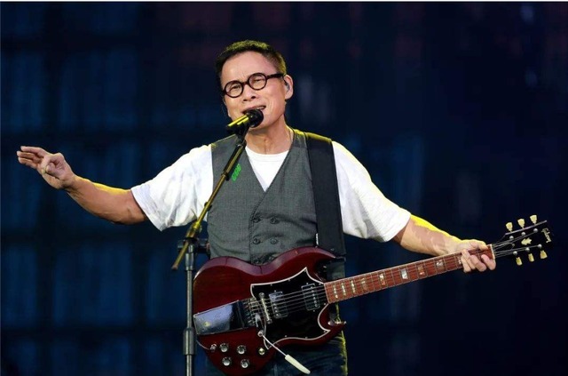 男主@一首火了整整32年的歌曲,歌词中没有一个爱字,却引发无数人共鸣