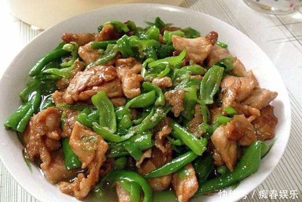 一家人做的几道下饭菜,营养美味,简单易学,一家人吃的很满足