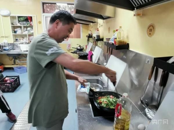 开办|90后西安小伙开办“抗癌厨房” 每月亏损近万元,他却说……