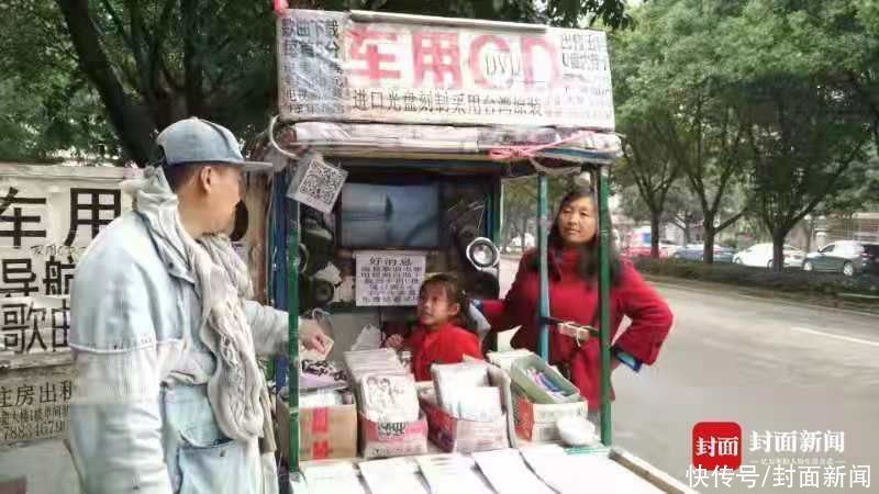 吉尼斯纪录|10岁女孩两破吉尼斯世界纪录 父亲靠捡拾废品为她搭建“梦想舞台“