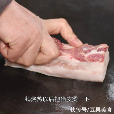 经典湘菜毛氏红烧肉，不放一滴酱油照样好吃，色泽鲜亮肥而不腻