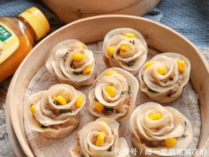 享受美食的同时,还能享受艺术的成就感:玫瑰花蒸饺,学不学学?
