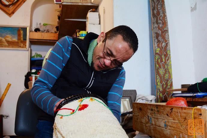 春雪|非洲最梦幻蓝白小镇,在草席咖啡馆抽水烟喝甜茶,这里的惬意不输圣托里尼