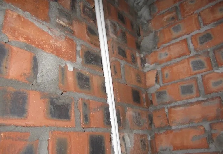 斜顶砖|墙面开裂的15个成因,施工请注意