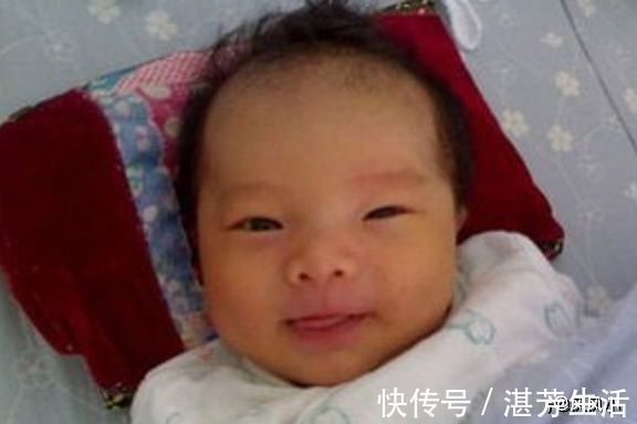 动作|宝宝有个动作会的越早,将来就越聪明,你家宝宝有吗?