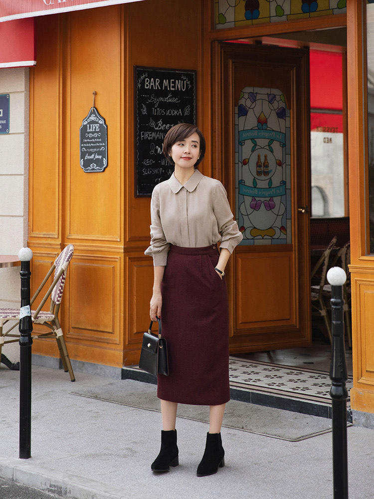 针织衫|秋冬知性内搭怎么穿?条纹衬衫+黑色直筒裤,保暖又百搭