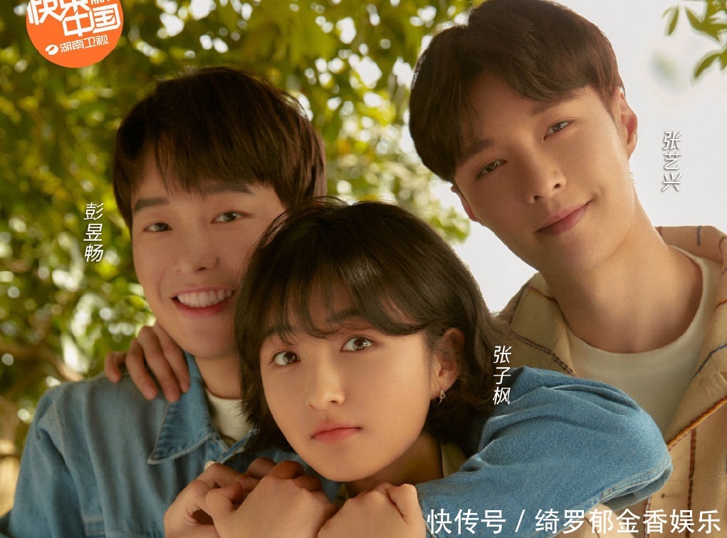 张艺兴 持证上岗!张艺兴《向往的生活》开车拉杨紫,身后庞然大物太惹眼