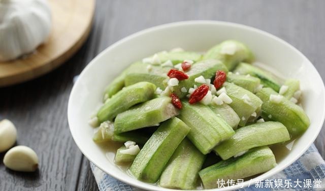 女人遇到这菜别手软,隔三差五吃美白淡斑,排宿便腰细了肚子平了