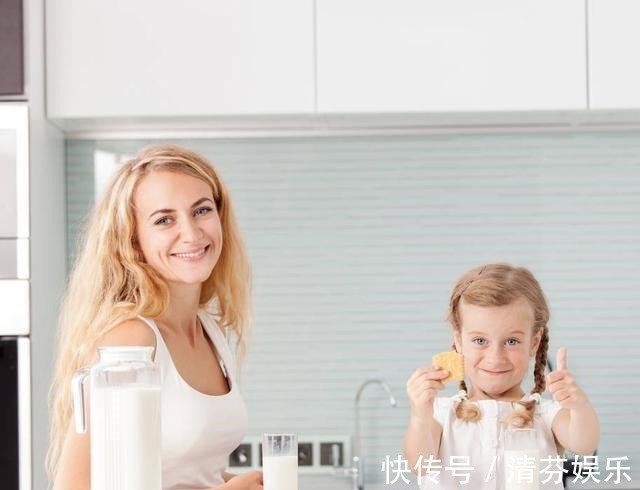 孩子|兄妹俩人一个每天吃钙片,一个每天喝牛奶,三年后差距显而易见