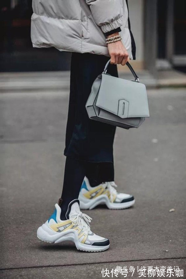 鞋子 女人过了50岁,建议少穿高跟鞋多穿这3种鞋,时髦舒适还百搭