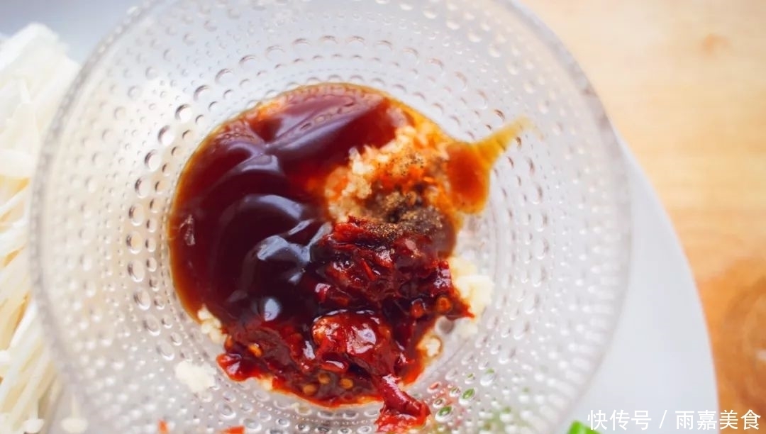 不愧是逛夜市必点小吃,香辣爽口,鲜美十足,好吃到舔壳!