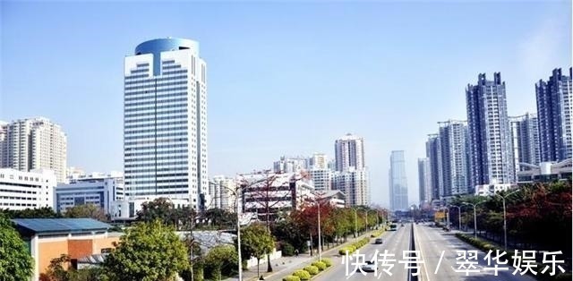 土地局|1980年,小伙花525万元买下深圳第一片土地,现在他怎样了?