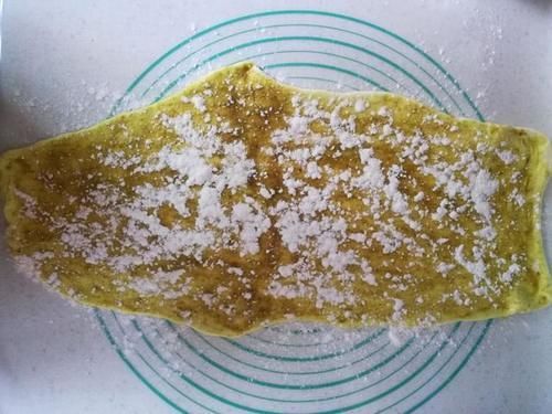 将面粉做成这种零食,简单几步就搞定了,成本低,味道好