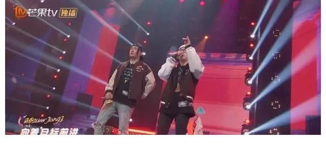 回应争议、屏蔽质疑、泪洒舞台...《说唱听我的》十二进六真刺激