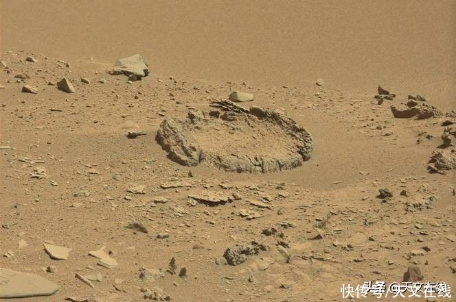 火星 沟壑纵横，表面黑色物质喷射，火星到底有多奇怪