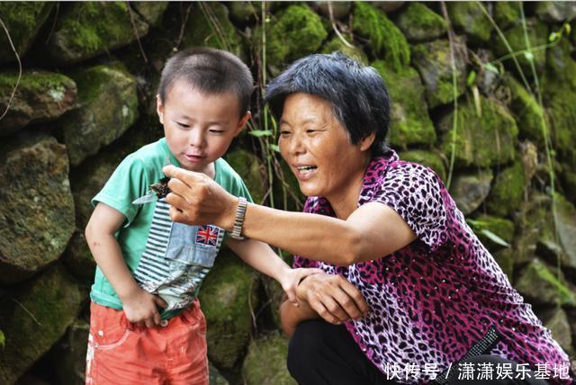 早年不肯帮子女带娃的父母，如今多半面临这3大难题，现实太扎心