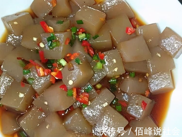 皱纹|女性到了中年,可以多吃3种食物,淡化皱纹、美白护肤,养护血管