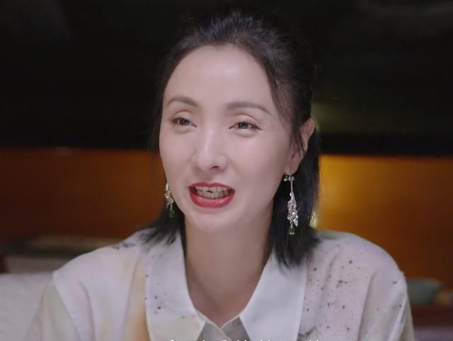 陶虹不后悔当全职，11岁女儿公开身材高挑，称：你不丑也不漂亮