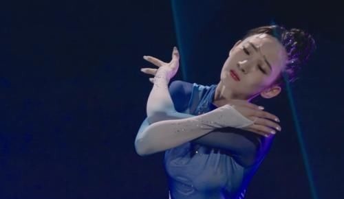 被《青你2》淘汰后,她转头参加央视选秀,和蔡徐坤再续师生缘