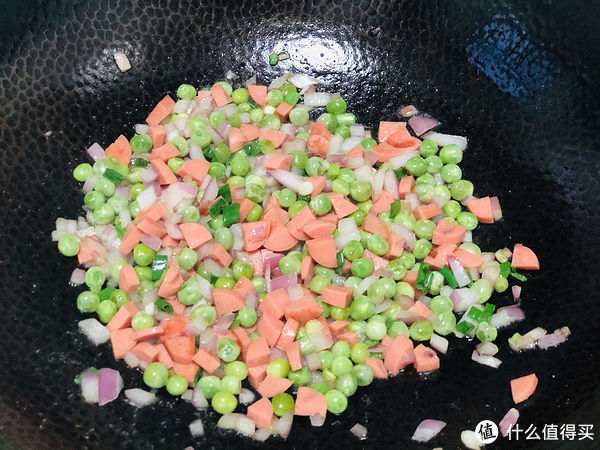 火腿肠|蛋炒饭，先炒蛋还是先炒饭？很多人没搞明白，难怪米饭成坨还不香