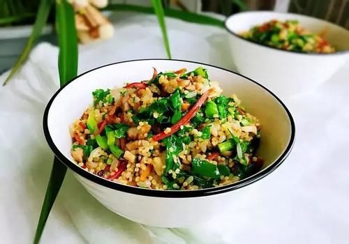 红萝卜和什么菜一起炒好吃？