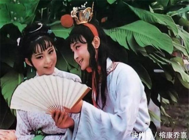 父母!林黛玉人生四大悲剧,父母双亡在其次,最大问题贾母都不容忍