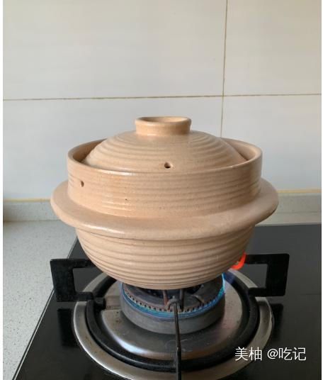 冬天鸡肉应该这样吃,营养均衡,香菇味道浓郁,搭配一起美味可口