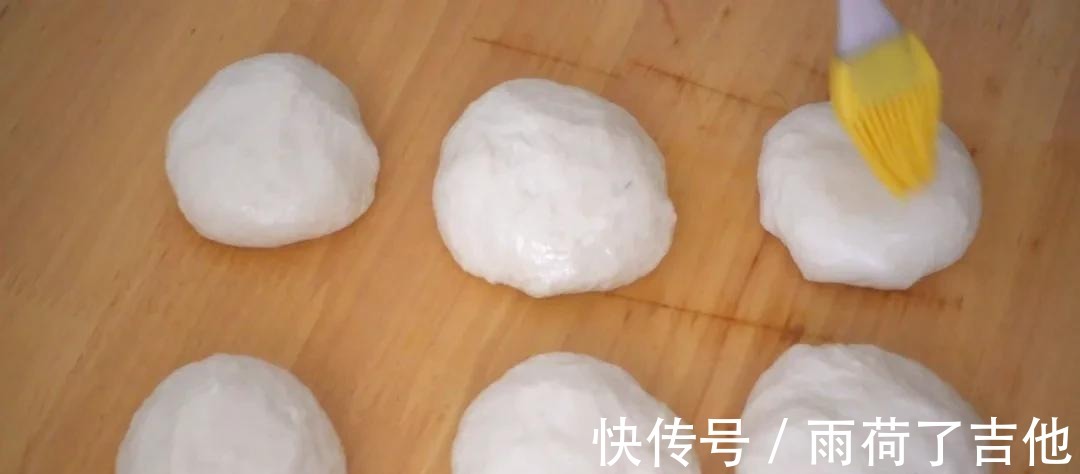 4种材料，不发酵，不用烤箱，自制起酥煎饼，香喷喷的面食！