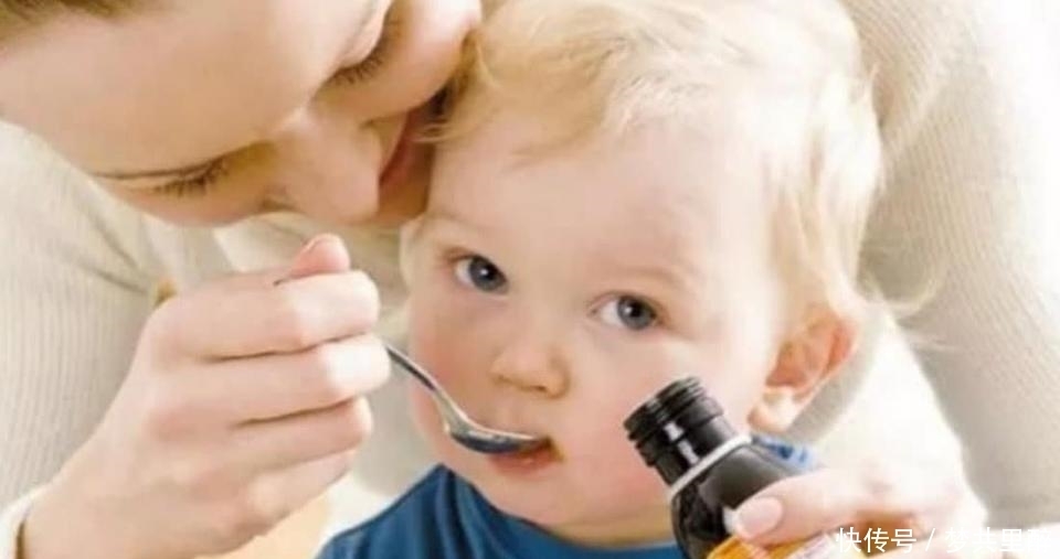 耽误|进入秋季,父母别再让娃这样睡了,容易生病感冒不说,还耽误长个