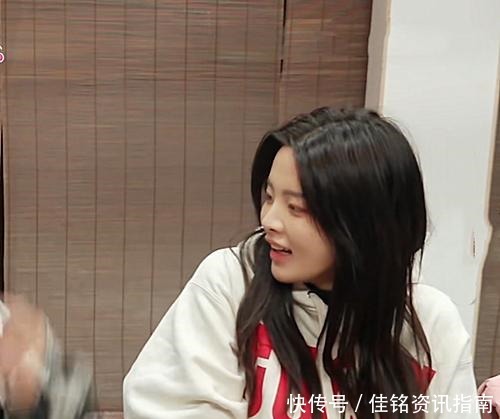 有一种“吃货”叫杨超越,无视节目组镜头,完全不顾女神形象!