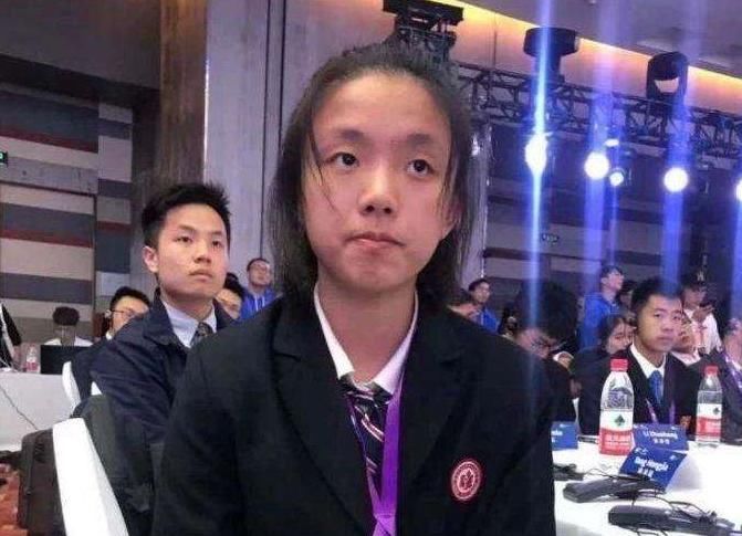 中国15岁女孩解开世界难题，央视想采访却被婉拒：不想让我妈看到