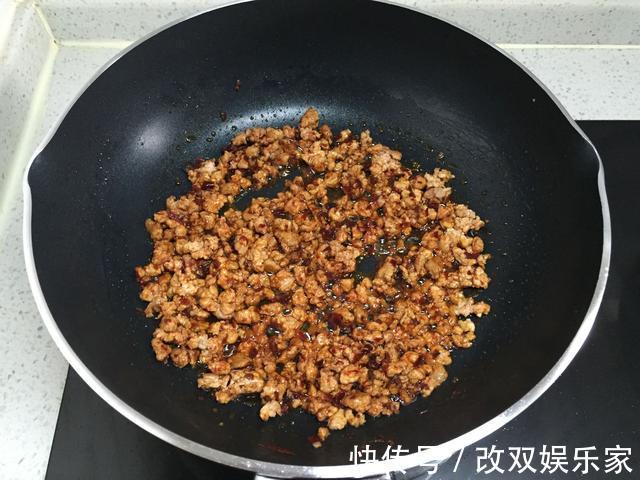 宅在家,我隔三差五做此菜,下饭又过瘾,还不长肉,做法超简单
