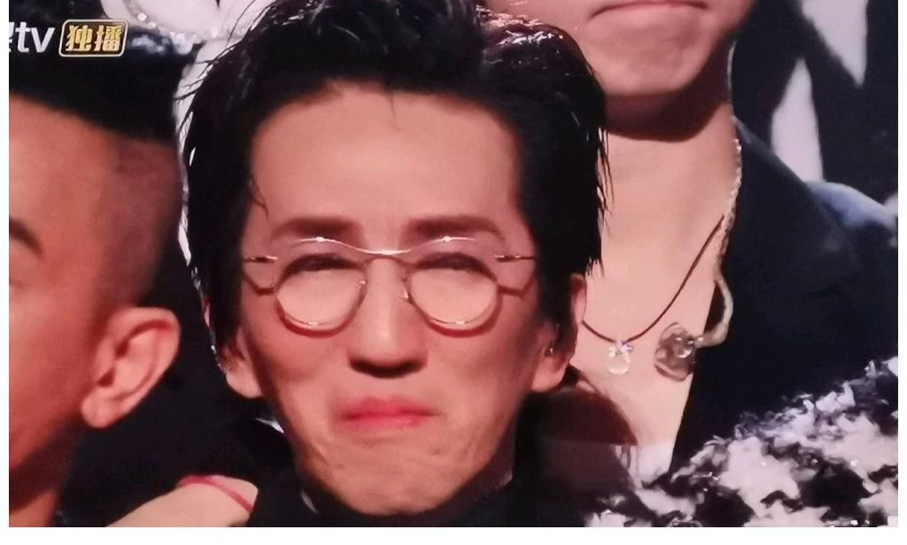 《披荊斬棘的哥哥》總決賽之夜，林志炫痛哭，安慰他的是誰？