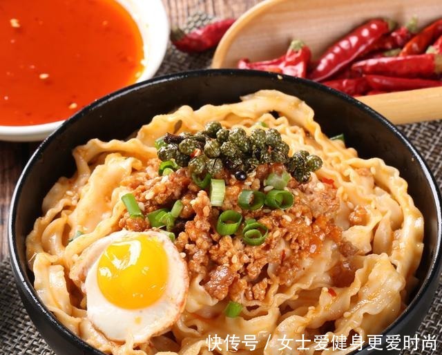 买点|建议大家超市碰到这3种方便面多买点,好吃不贵,过足嘴瘾!