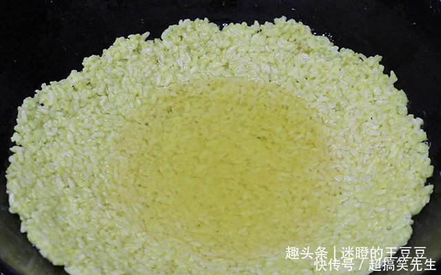 零食|剩米饭做的小零食,香酥锅巴,金黄酥脆,咬一口嘎嘣脆,越嚼越香