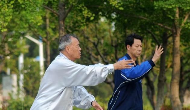 人群|中老年人经常在早晨锻炼,对健康是好是坏?答案真是让人意外