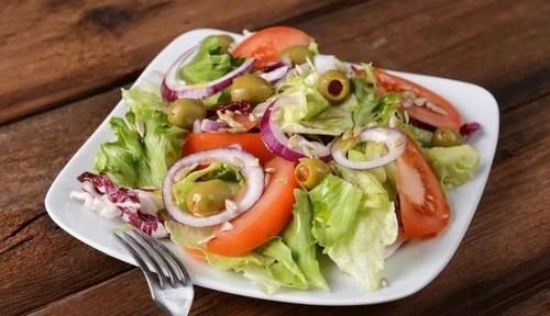 医生|56岁大姐天天吃素,却得高血脂,医生直言:再吃下去或离脑梗不远