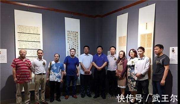 中书协#中书协主席毛国典书法引争议,结字奇险清朗,网友却说:华而不实