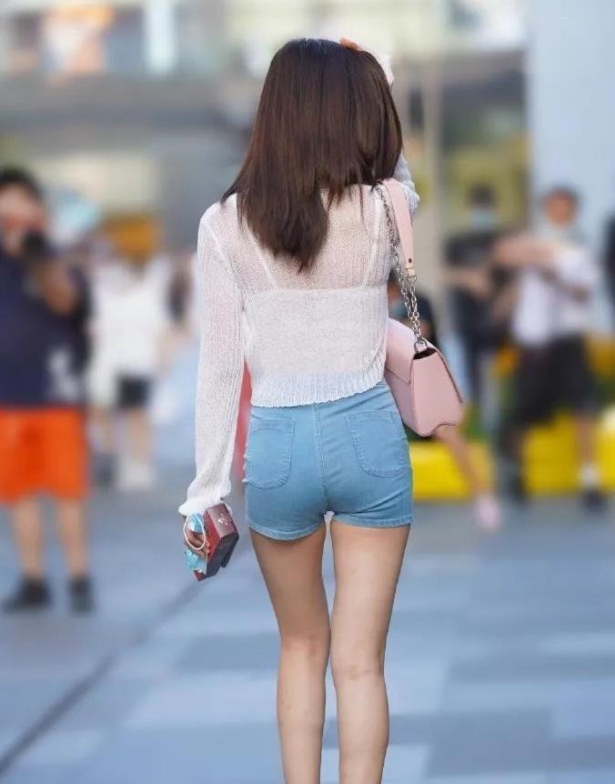 头发 非常有料的自信美女,蓬乱的头发,优雅的姿态,青春又活泼的感觉