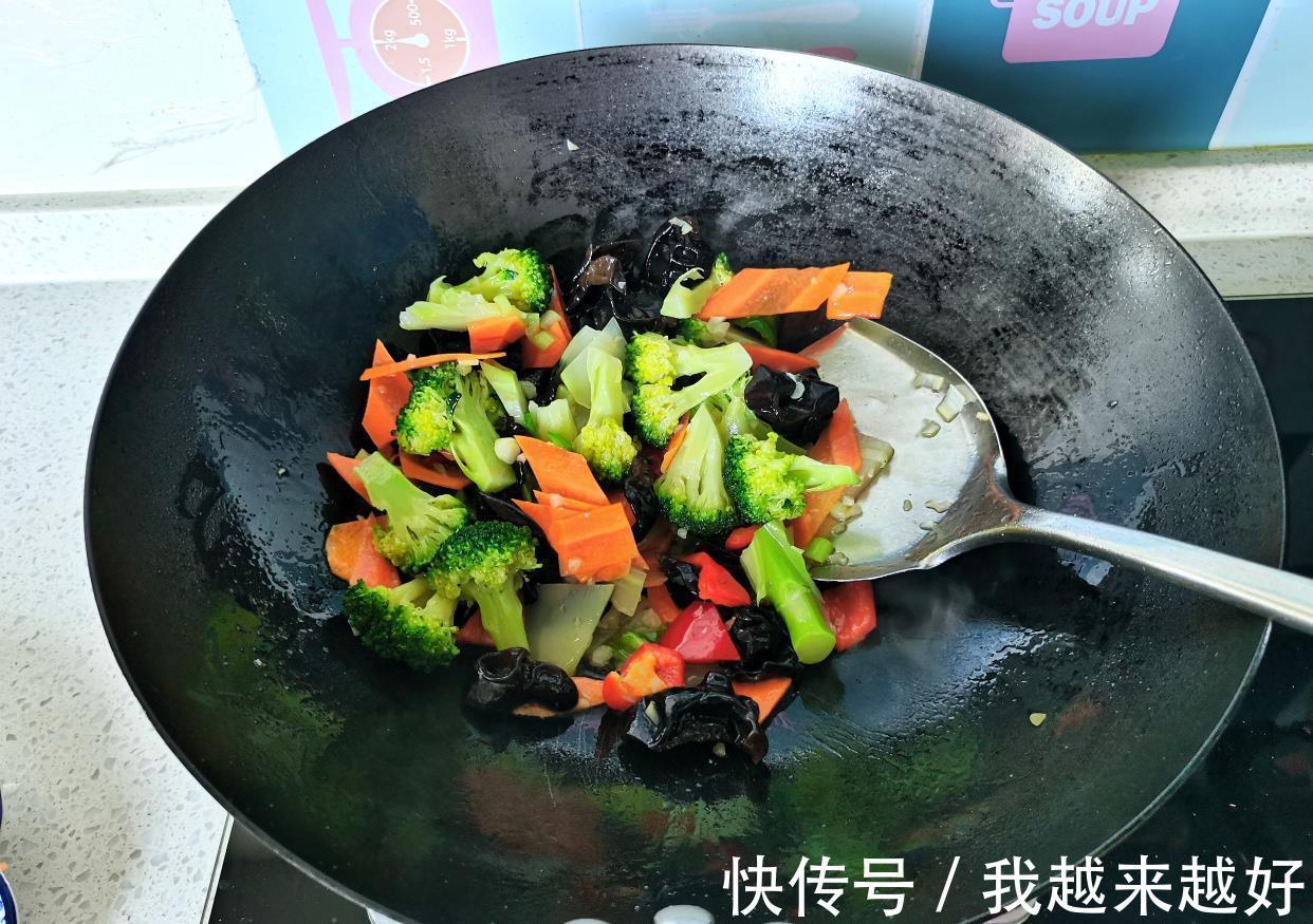 午餐|休息天,两口子的午餐两菜一汤,简单美好,网友:充满爱的小日子